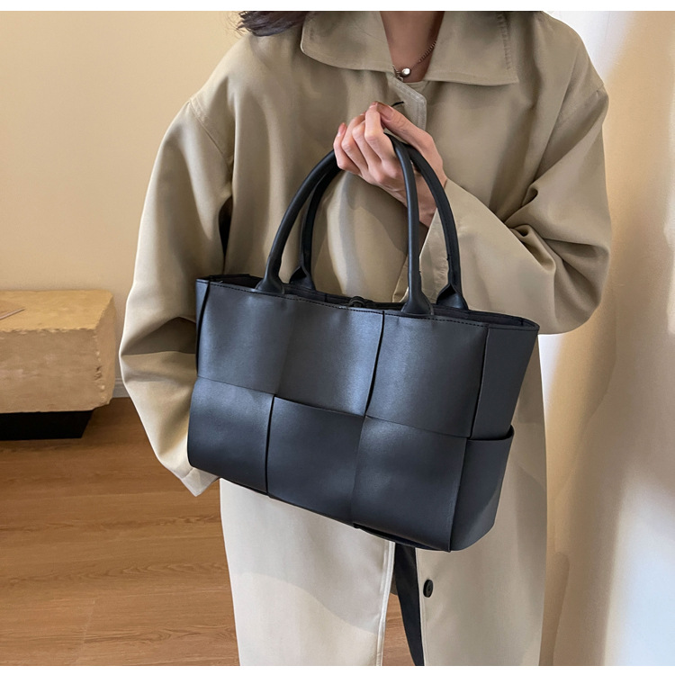 High-end Tote Bag Designer New Fashion Versatile Woven Large Capacity Underarm Shoulder Bag Multiple Colors Free Shipping