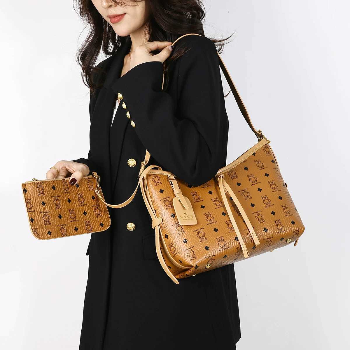 Large-Capacity Bag for Women 2025 New Trendy Autum Fashion Commuter Tote Bag Crossbody Bag Foreign Style Single Shoulder ArmpitXJ251206