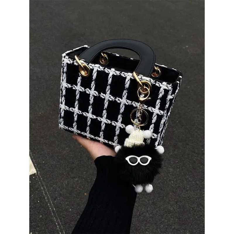 New advanced bag woolen cloth 2025 new niche design Crossbody bag online celebrity explosions Joker portable Diana handbagT251206