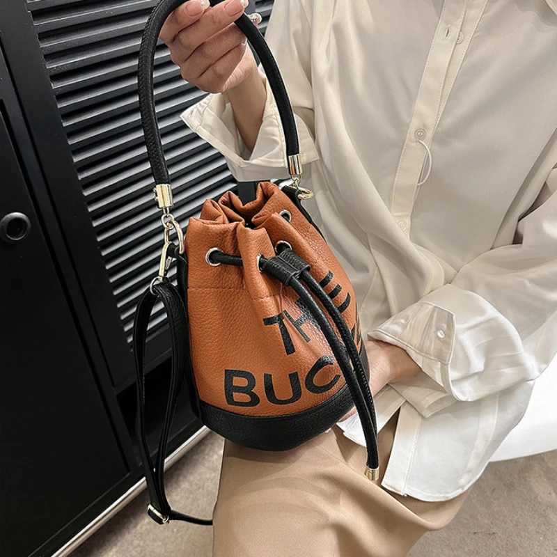 New Fashion Womens Bucket Bag Trend Brand Casual Versatile Shoulder Bag High-end Classic Crossbody Bag Designer Luxury HandbagT251206