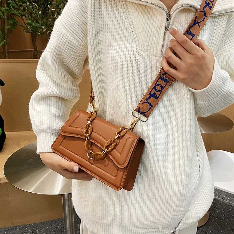 New fashionablesimple and personalized acrylic chain hand-held small square bagwomens beautiful shoulder bag crossbody bagT251206