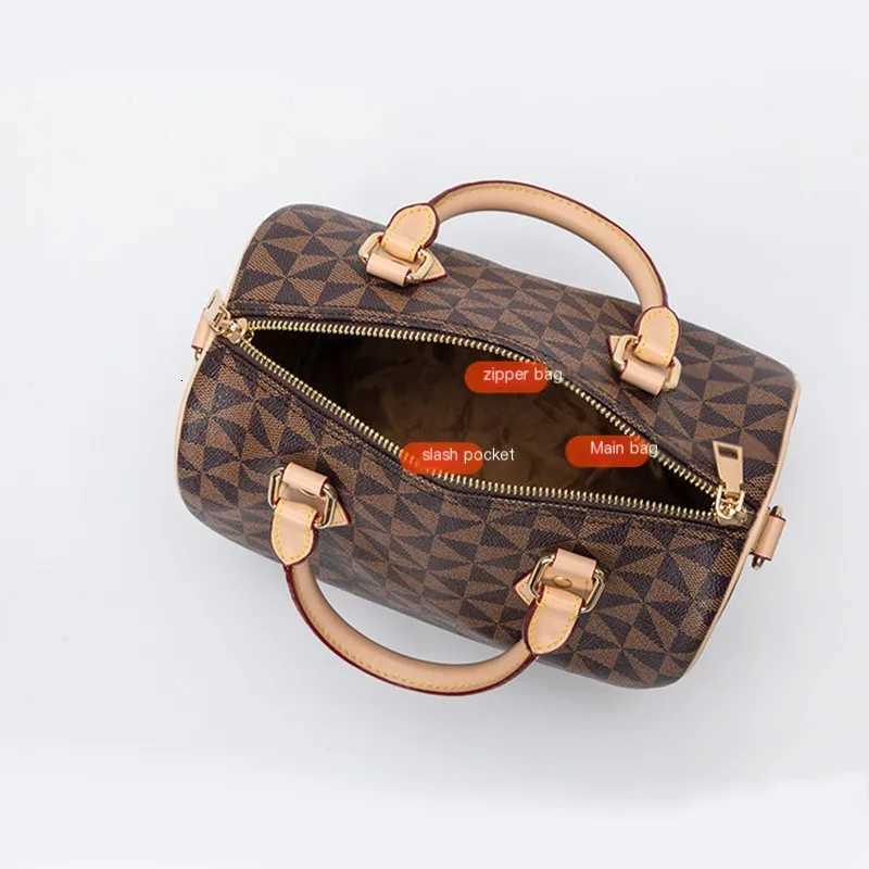 2025 Womens New Boston Pillow Bag Simple and Versatile Crossbody Bag Old Flower Handbag Retro Shoulder BagT251205