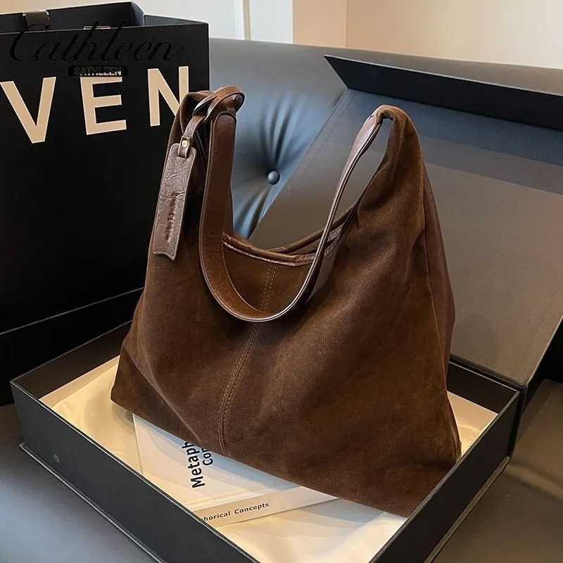 Women Suede Shoulder Bag with Zipper Hobo Bag Large Capacity Handbag Slouchy Bag Commuter Travel BagT251205