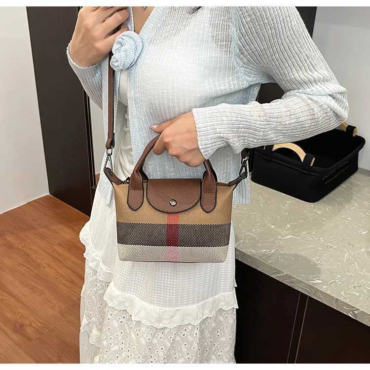 2025 New Niche - designed Womens Textured Shoulder Messenger Bag Commuter - friendly Casual Plaid HandbagT251205