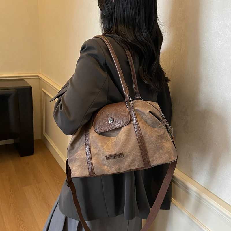 Large-Capacity Gradient Autumn and Winter Retro Tote Bag 2025 Versatile High-End Shoulder Bag Underarm Bag Crossbody Bag 1072QHXJ251206