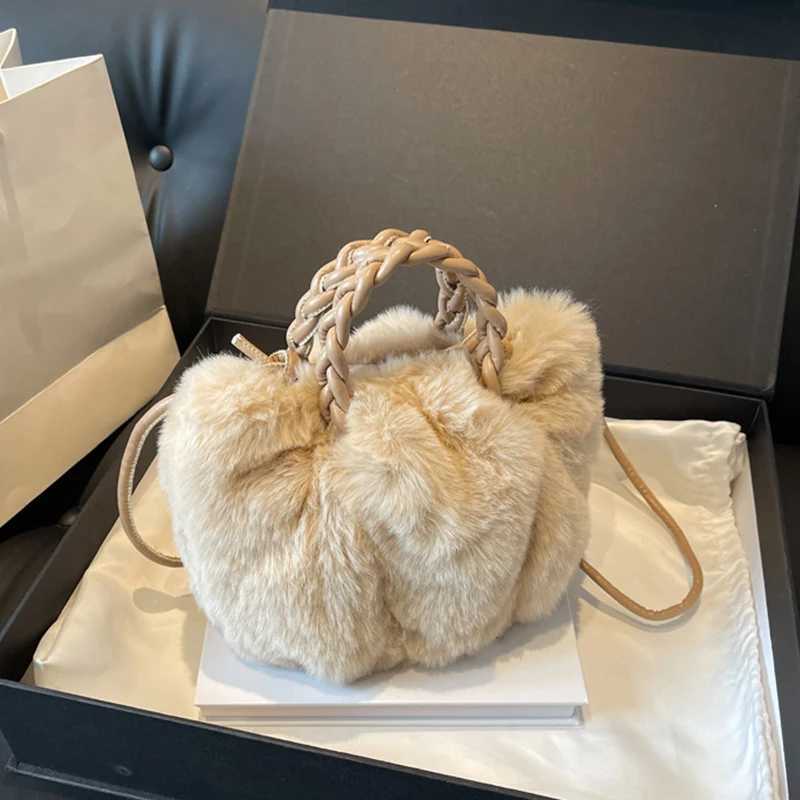 Womens Plush Soft Cloud Handheld Bag High Quality Drawstring Shoulder Bag Versatile Solid Color Temperament Crossbody BagT251206