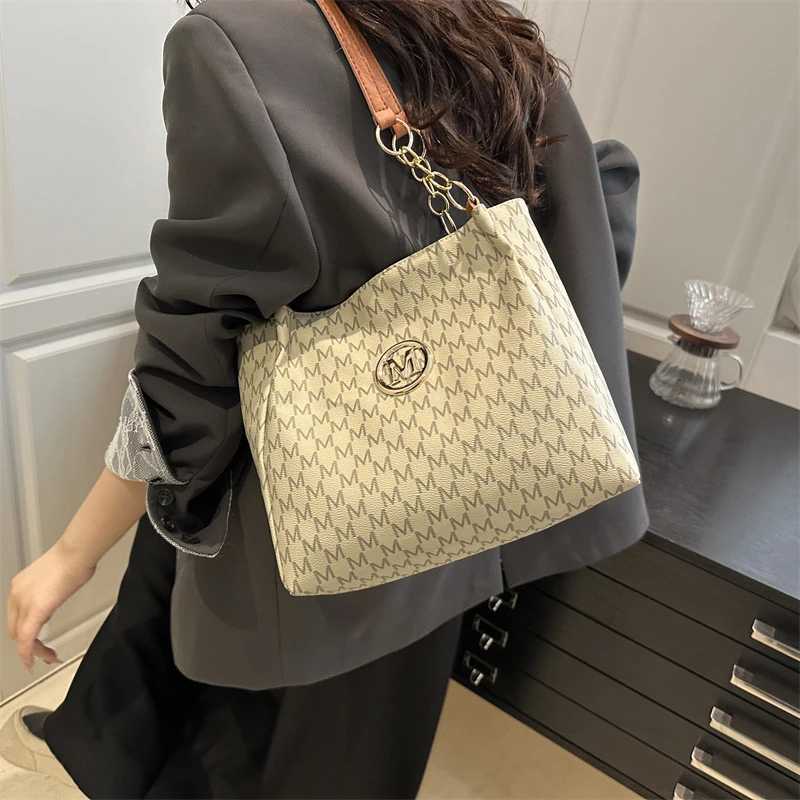 Brand Large Capacity Tote Bag Vintage Quality Leather Shoulder Bag Premium Versatile Casual Letter M Design Travel Shopper BagT251205