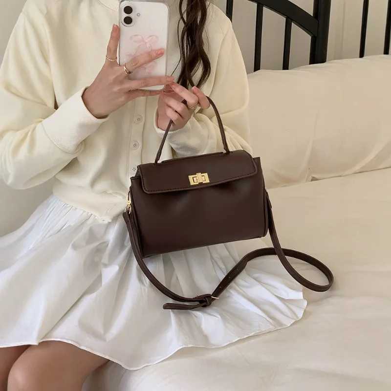 2025 New Autumn and Winter Retro Mini Crossbody Bag Fashionable and Casual Small Square Bag Womens Versatile Single ShoulderT251206
