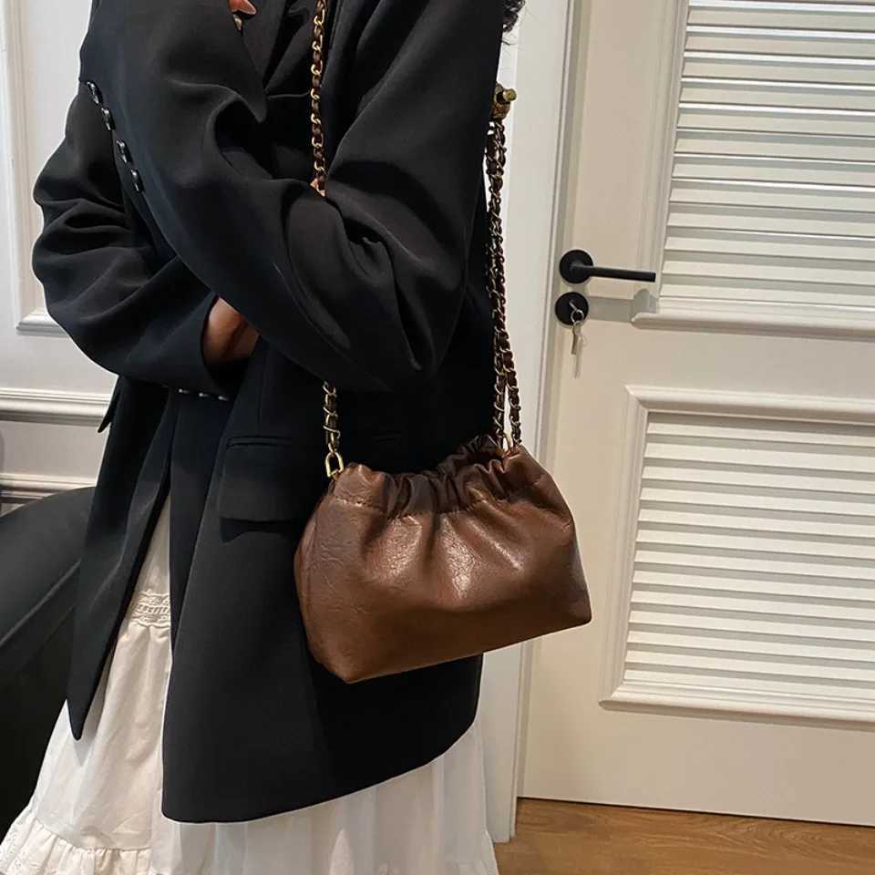 Womens chain shoulder bag PU leather crossbody bag handbag all casual pleated vagabonds bag womens fashion purseT251206
