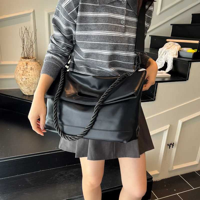 YB497 Retro Large-Capacity Briefcase for Women 2025 Autumn and Winter New Korean Tote Bag Single Shoulder Crossbody BagXJ251206