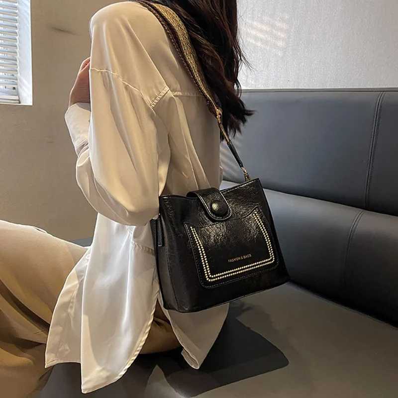 2023 Solid Color Large Capacity Crossbody Bag New Luxury Designer Simple Style Shoulder For Women Summer Fashion Casual HandbagsT251206
