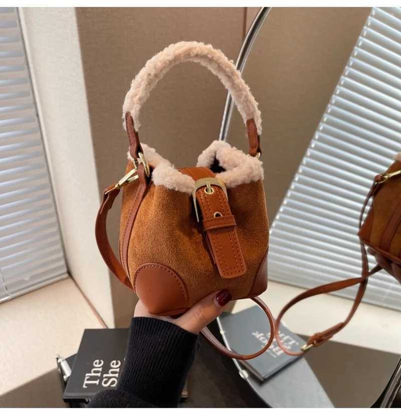 Womens Bags Bucket Shoulder Handbag Autumn Winter Vintage Versatile Lamb Wool Handbag Elegant Fashion Crossbody Bag WholesaleT251206