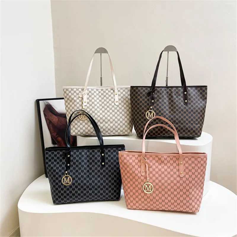 Large Capacity Commuting Tote Bags Fashionable Printed Pu Leather Handbag for Women College Students Class Handbags Shoulder BagT251205