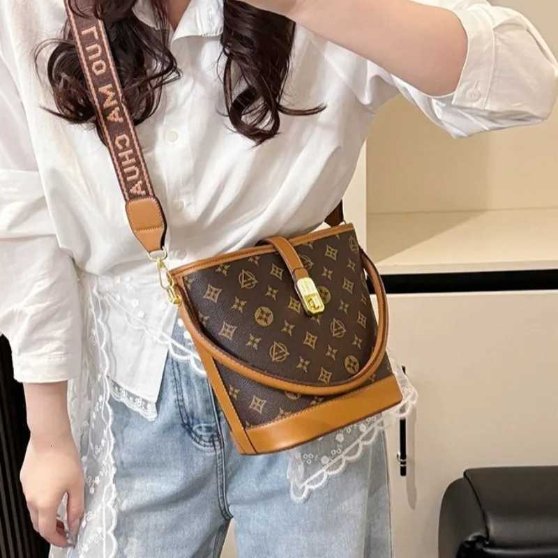 Retro Floral Bucket Bag for Women New European and American Fashionable Printed Handbag Single-shoulder Crossbody BagT251205