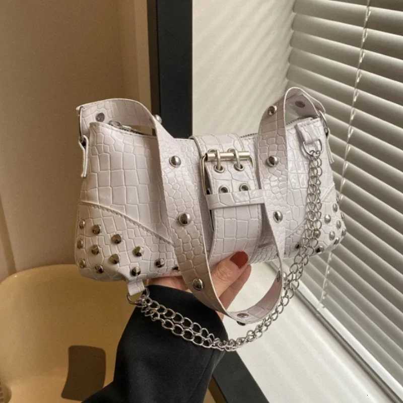 Women Fashion Shoulder Bag Gothic Ladies Bag Cool Style Trendy Rock Girls Handbag Y2K Rivet Chain for Travel Vacation DailyT251205