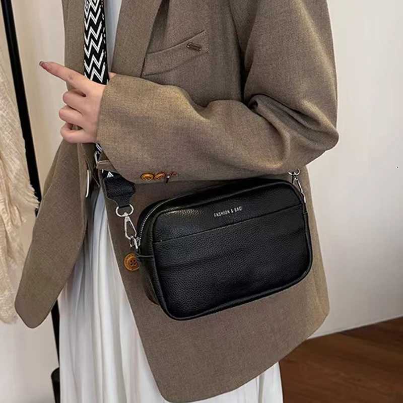 Unisex Canvas Crossbody Bag Stylish Square Camera Purse with Wide Strap Minimalist Versatile for Men/Women Casual Chic NeT251206