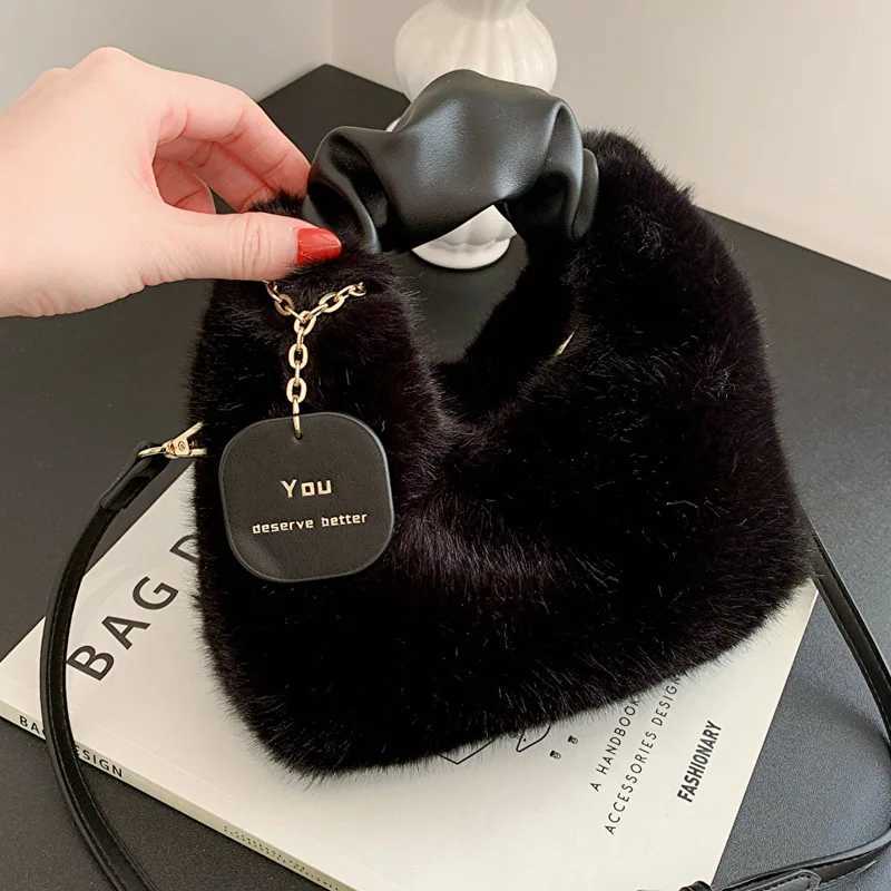 Women Faux Fur Soft Plush Handbags Ruched Handle Small Shoulder Crossbody Bag Casual Fluffy Totes Purse Winter Bags for WomenT251206