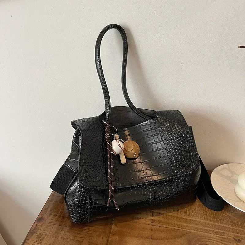 Crocodile Pattern Crossbody Bag For Women Black Shoulder Bag Brand Designer Women Bags Luxury PU Leather Flap Messenger HandbagT251205