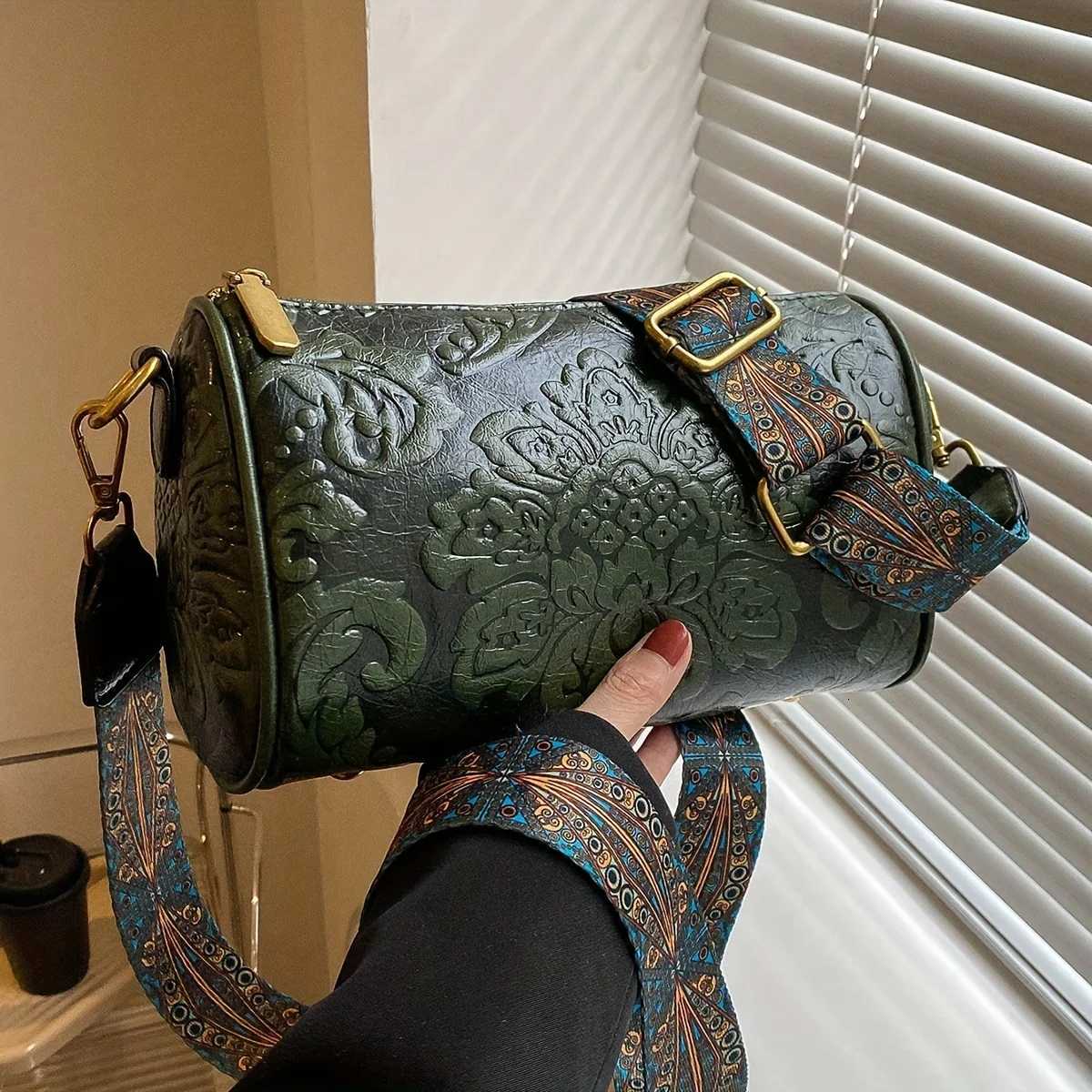 Retro Flower Embossed Cylinder Bag Classic Textured Zipper Crossbody Purse With Wide Geometric Pattern Strap Barrel BagT251206