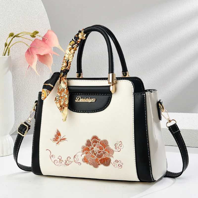 Fashion Luxury Handbags Womens Shoulder Bags Temperament Mom Elegant Retro Crossbody Bags High Capacity Tote Bag Wedding BagsT251205