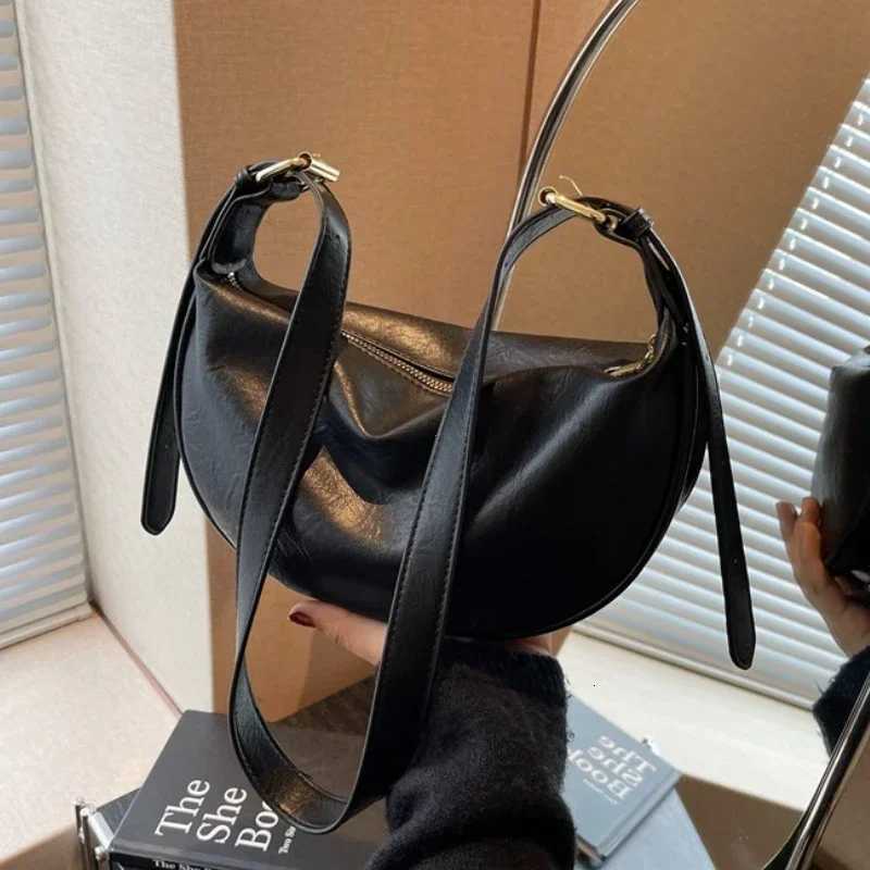 2025 Crossbody Bags for Women Large Capacity Luxury Handbags Solid Soft Shoulder Bags Female Casual Travel Hobos Bag Vintage SacT251206