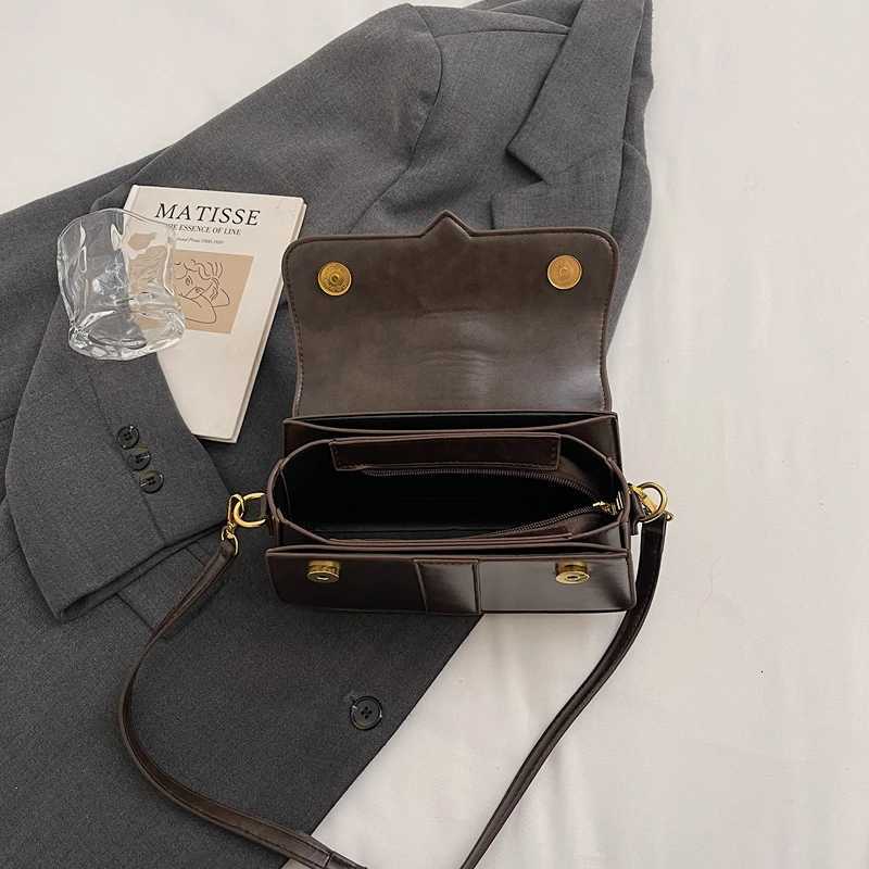 Autumn and Winter Retro Portable Small Square Bag Womens New High-end Sense Niche Popular Shoulder Crossbody Bag Mobile Phone CT251205