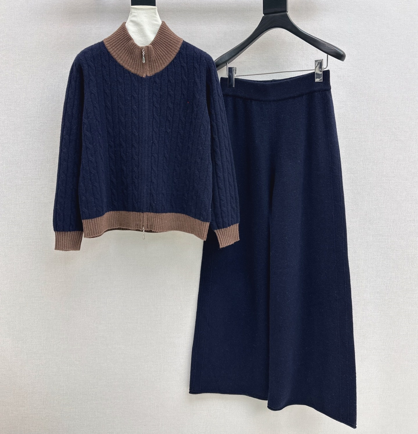 Designer sweater set, new women's lapel zipper knitted cardigan jacket, paired with elastic waist wide leg pants, fashionable and retro women's clothing