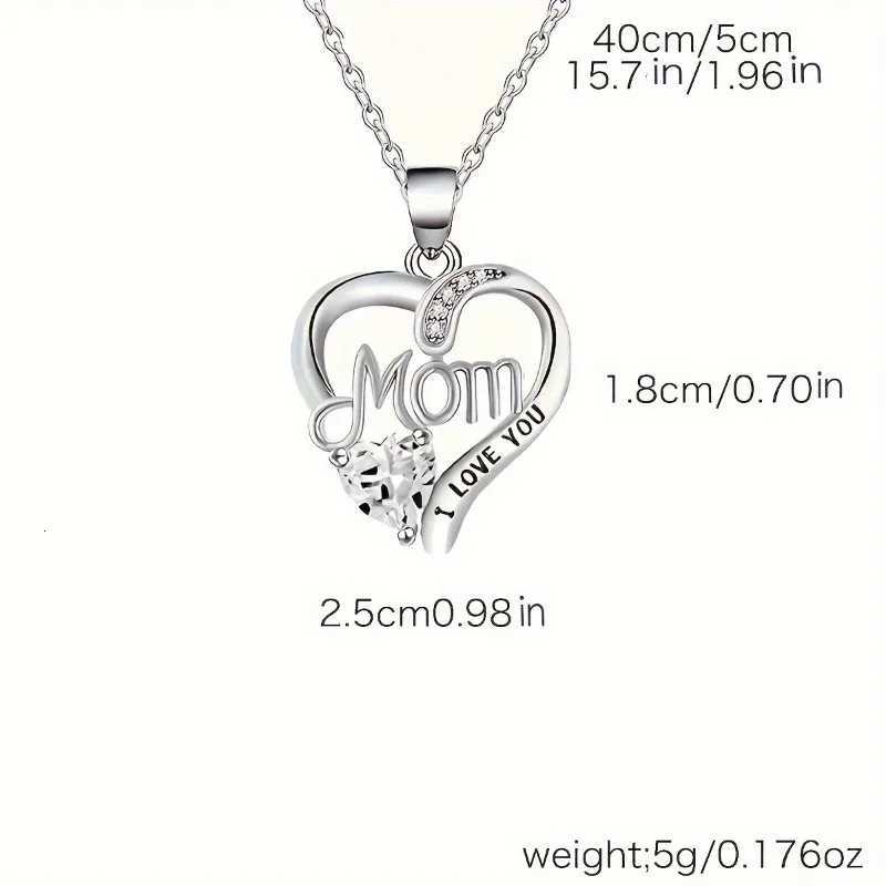 Elegant Style Heart shaped Pendant Necklace Hollow Design Mothers Day Gift Party Suitable for Best Friends Without Box W251206