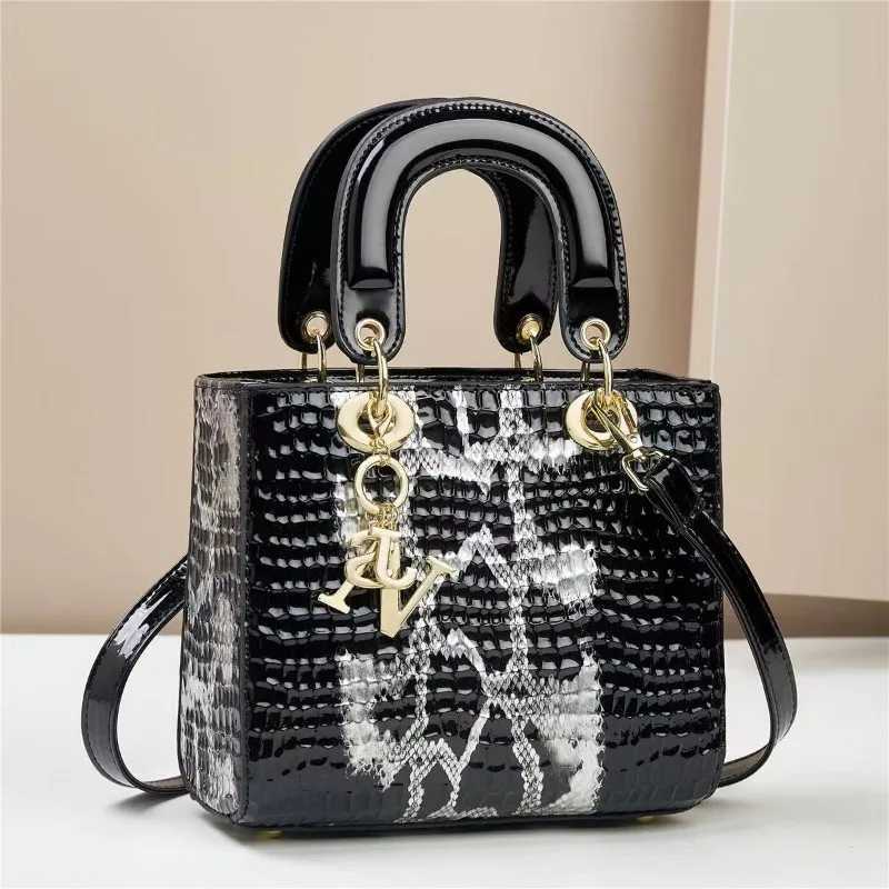 2025 New Designer Crocodile Leather Women Shoulder Bag High Quality Tote Lady Bag Luxury Womens Crossbody Bag HandbagT251205