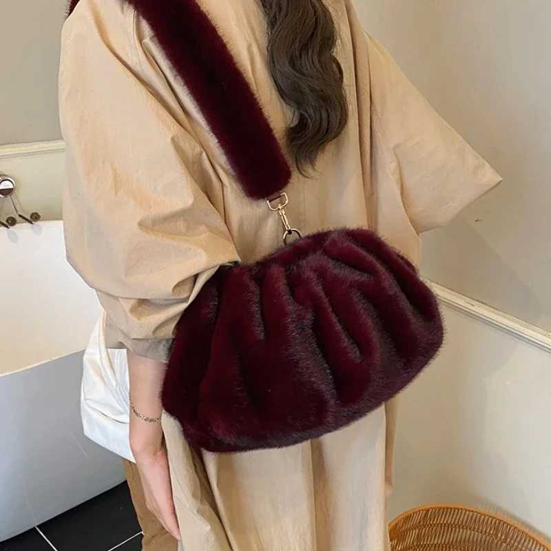 Fashionable Wrinkled Cloud Bag Soft Faux Fur Small Shoulder Bags for Women 2025 Winter Trend Korean Plush Handbags Crossbody BagT251206