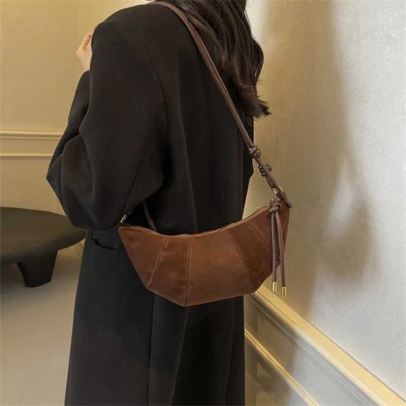 Fashionable Croissant Shape Womens Bag Casual Simple Crossbody Shoulder Bags for Women Daily Use Commuting Phone BagPocketsT251205