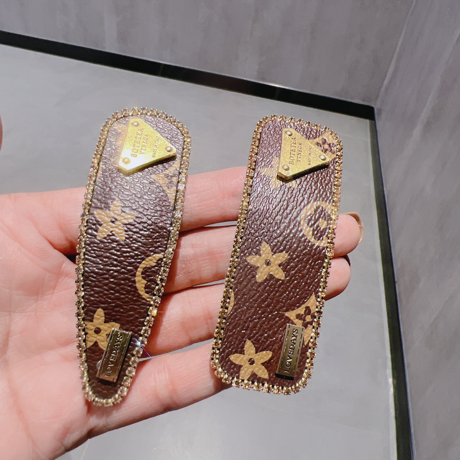 hot Free delivery designe hairpin Simple solid color women's hair clip for daily wear and commuting accessories