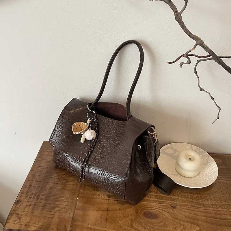 Crocodile Pattern Women Shoulder Messenger Bag Large Capacity Retro Flap Tote For Female Casual Pu Leather Solid Commute HandbagT251205