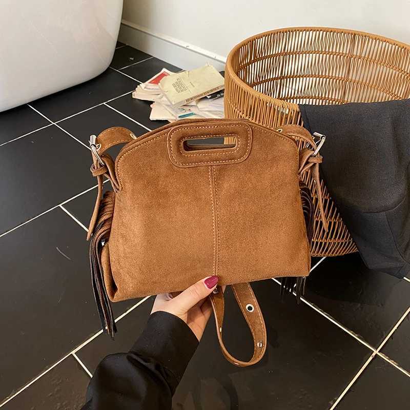 Fashion Womens Shoulder Bag High Quality Large Capacity Crossbody Bag Womens Wallet Phone Bag Solid Casual Tassel Bucket BagT251206