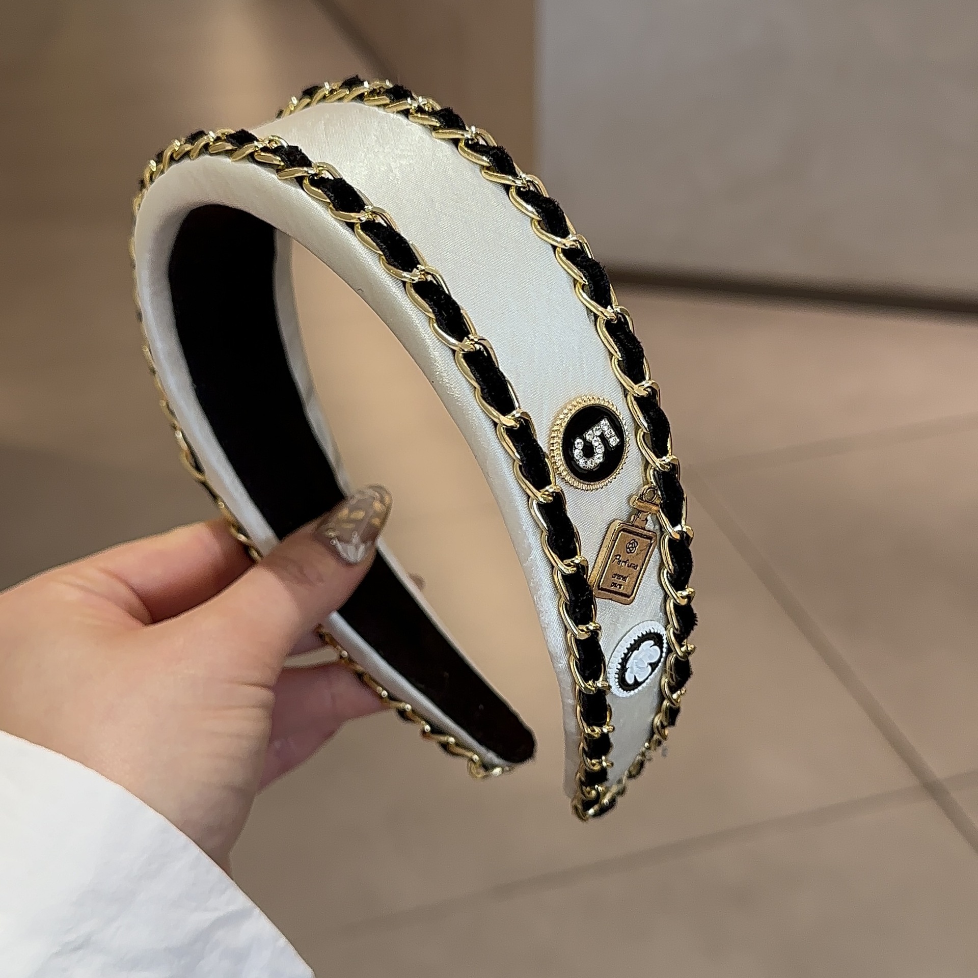 Free delivery designe hairpin Fashionable casual hair accessories paired with pressed hair headpieces