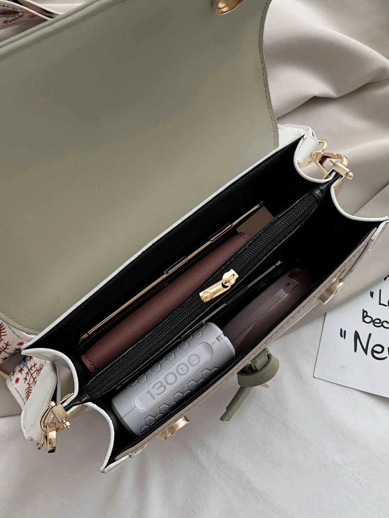 Fashionable Bag for Women Versatile New Crossbody Bag Casual Contrasting Color Small Square Bag Wide Shoulder StrapT251206