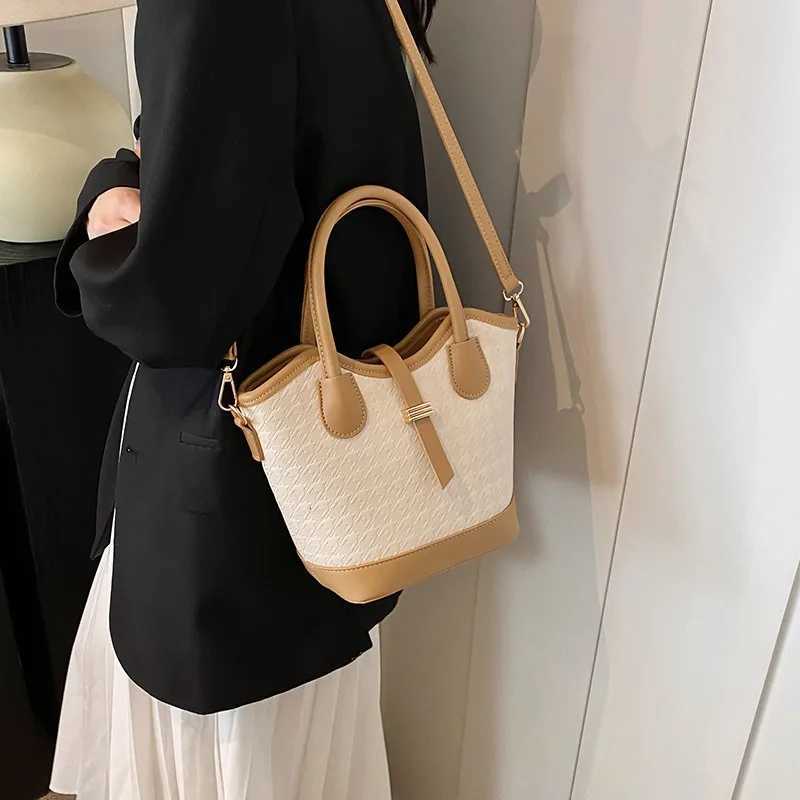 Trendy Womens Bucket Bag Latest Color Block Crossbody Shoulder Bag Stylish and Versatile HandbagT251206