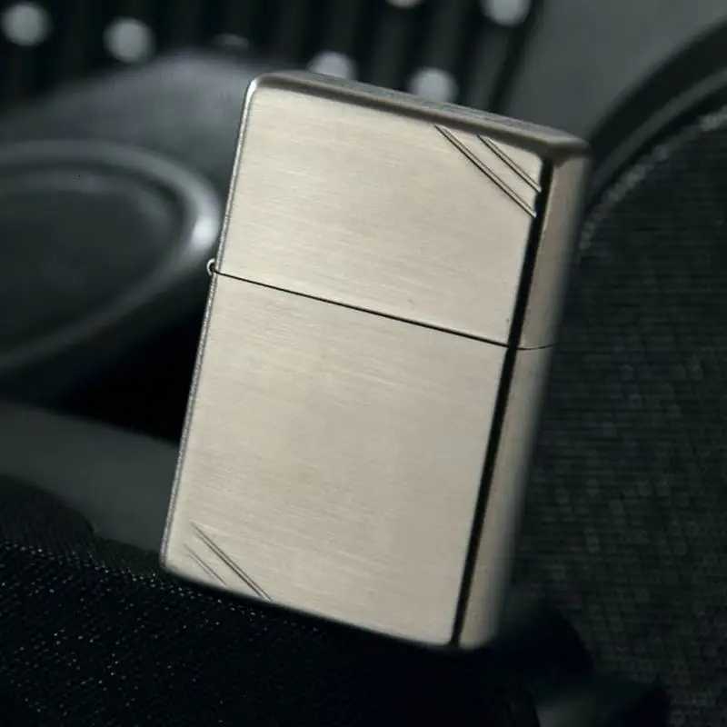 e Copper Windproof Metal Personali Creative Square Retro Vintage Parallel Line Kerosene Lighter H251206