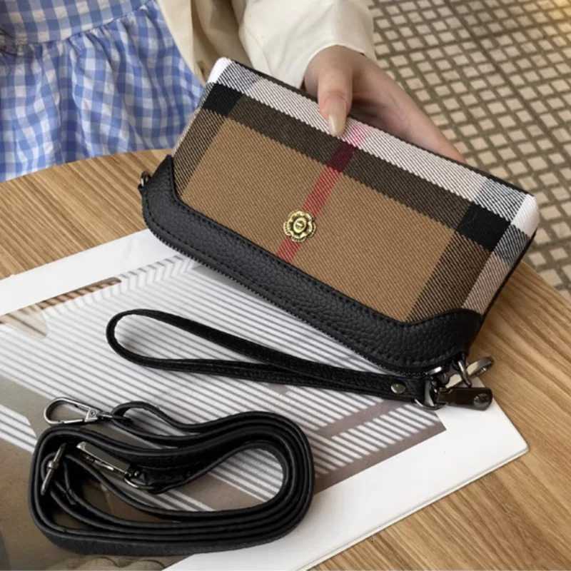 Canvas Lattice Clutch Bag Female High Value Shoulder Crossbody Bag Large Capacity Mobile Phone Bag Light Luxury Small BagT251205