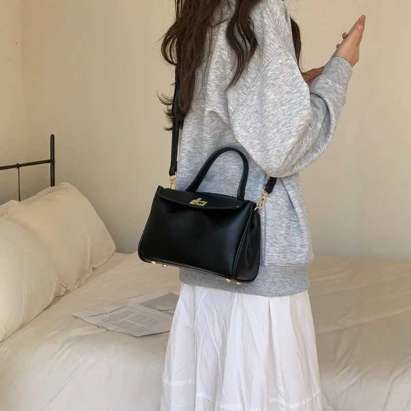 2025 New Autumn and Winter Retro Mini Crossbody Bag Fashionable and Casual Small Square Bag Womens Versatile Single ShoulderT251206