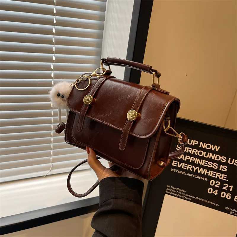 New Retro Small Square Bag for Women High Quality Autumn Winter Crossbody Bag Fashionable and VersatileT251206