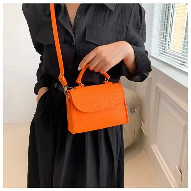 Simple Western Style Lightweight Small Bag Felt Bag Womens Summer Fashion Crocodile Pattern Single Shoulder Crossbody BagT251206