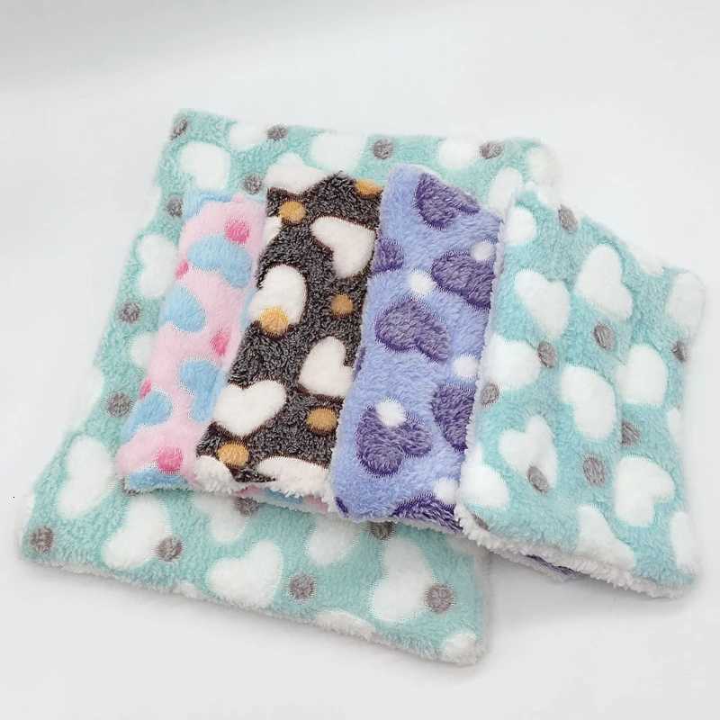 Small Animal Cage Mat Fleece Nest Hamster Bed Pad Guinea Pigs Winter Warm House Hammock Mat Sleeping Bed for Hedgehog Rat M251206