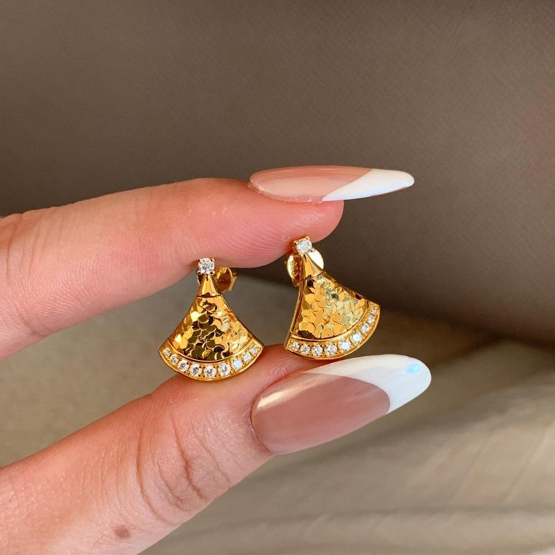 French Light Luxury High End Retro Crushed Ice Small Skirt With Diamond Necklace Earrings Palace Style Versatile And Exquisite Set