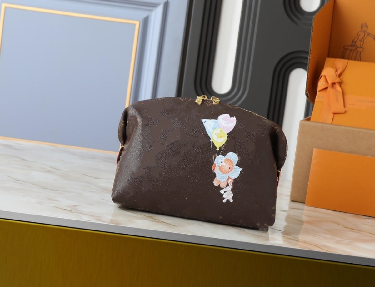 Pillow cylindrical bag, women's bag 2027 new, niche, popular this year, popular, high-end, versatile crossbody bag