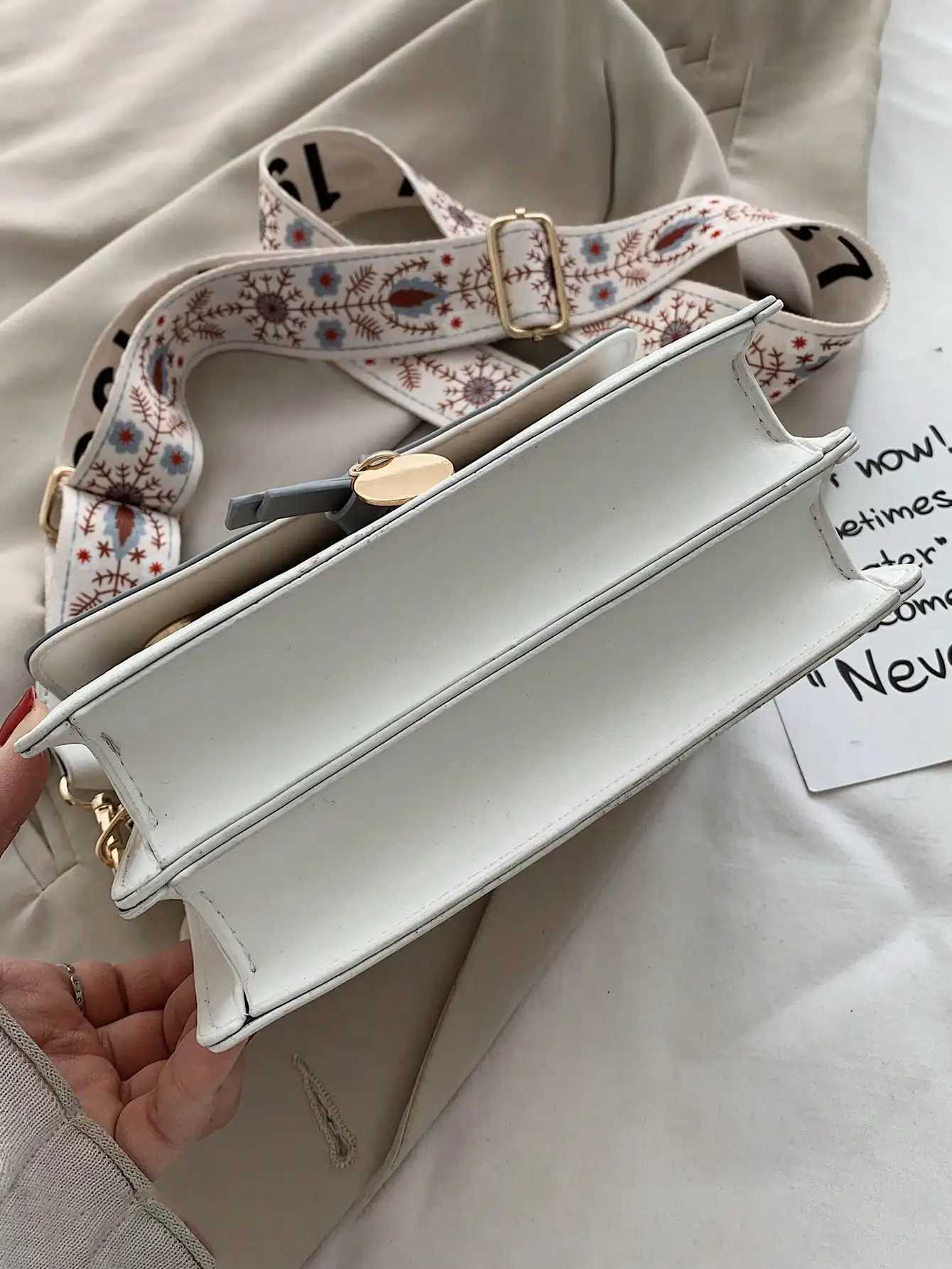 Fashionable Bag for Women Versatile New Crossbody Bag Casual Contrasting Color Small Square Bag Wide Shoulder StrapT251206