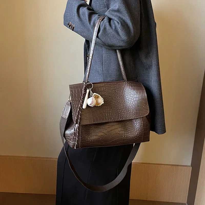 Crocodile Pattern Crossbody Bag For Women Black Shoulder Bag Brand Designer Women Bags Luxury PU Leather Flap Messenger HandbagT251205