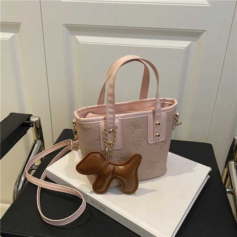 2025 New Summer Dog Accessories Fashion Shoulder Crossbody Bucket Bag Simple Commuter Small High Value Stylish HandbagT251206
