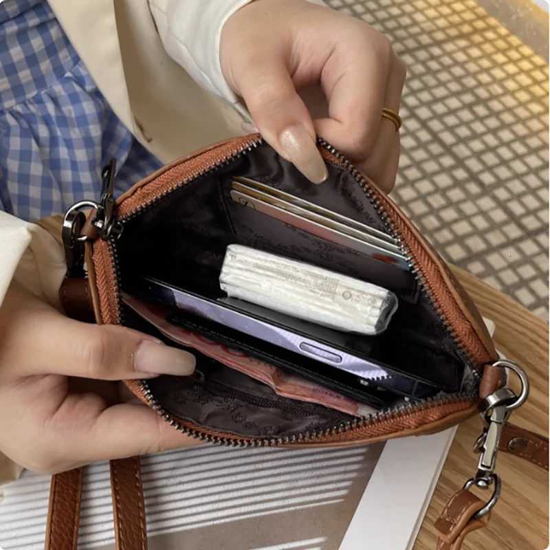 Canvas Lattice Clutch Bag Female High Value Shoulder Crossbody Bag Large Capacity Mobile Phone Bag Light Luxury Small BagT251205