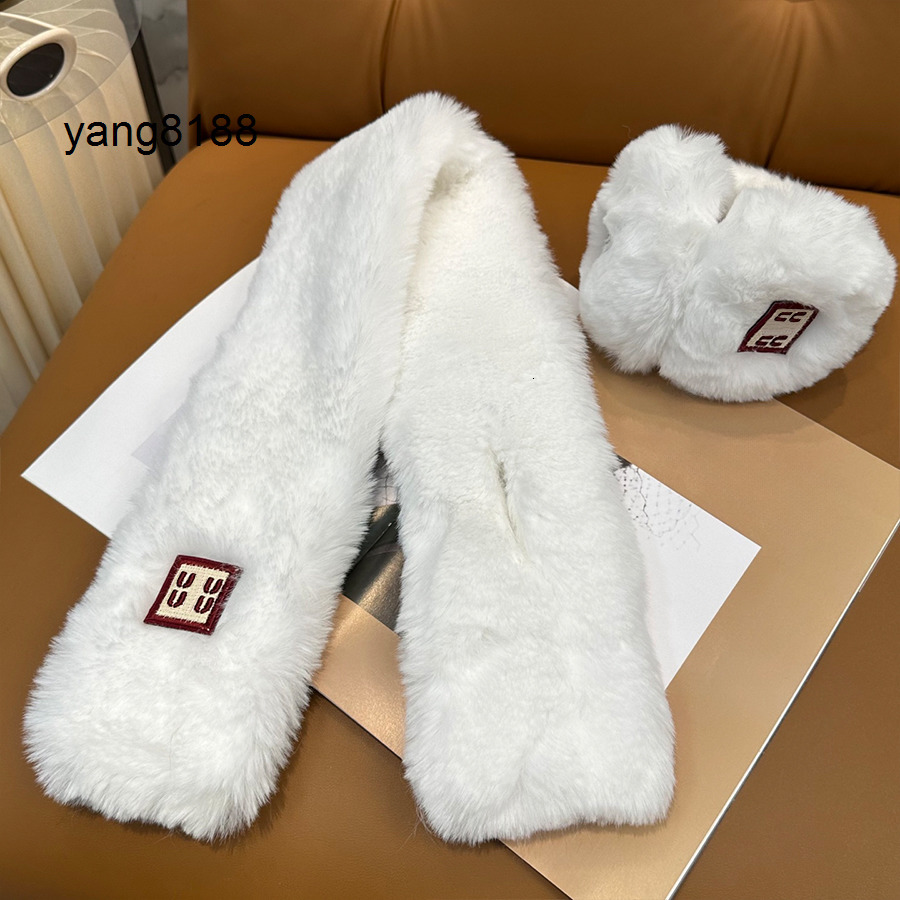 2026 Miuumiu Scarf Earmuffs Two-Piece Set Designer Wool Earplugs Plush Thickening Sets Winter Miulies miulys Miue Miue mm mu Serviceable Two Piece Minimalist 75a